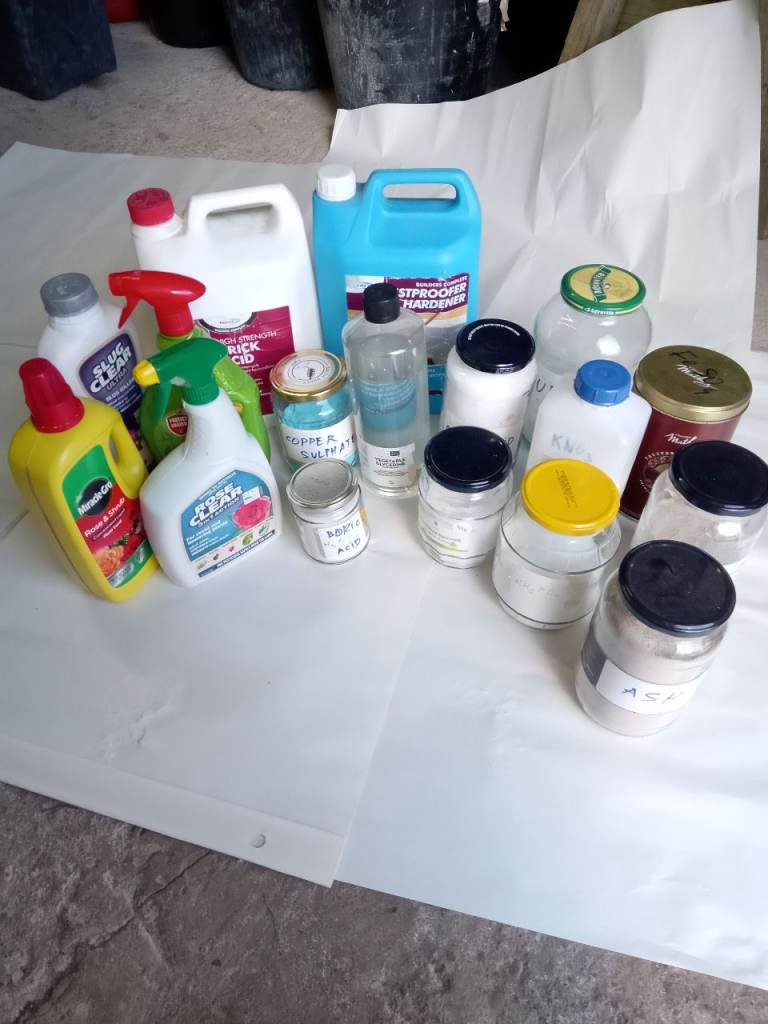 Fertilisers and Useful Chemicals for Garden and Patio