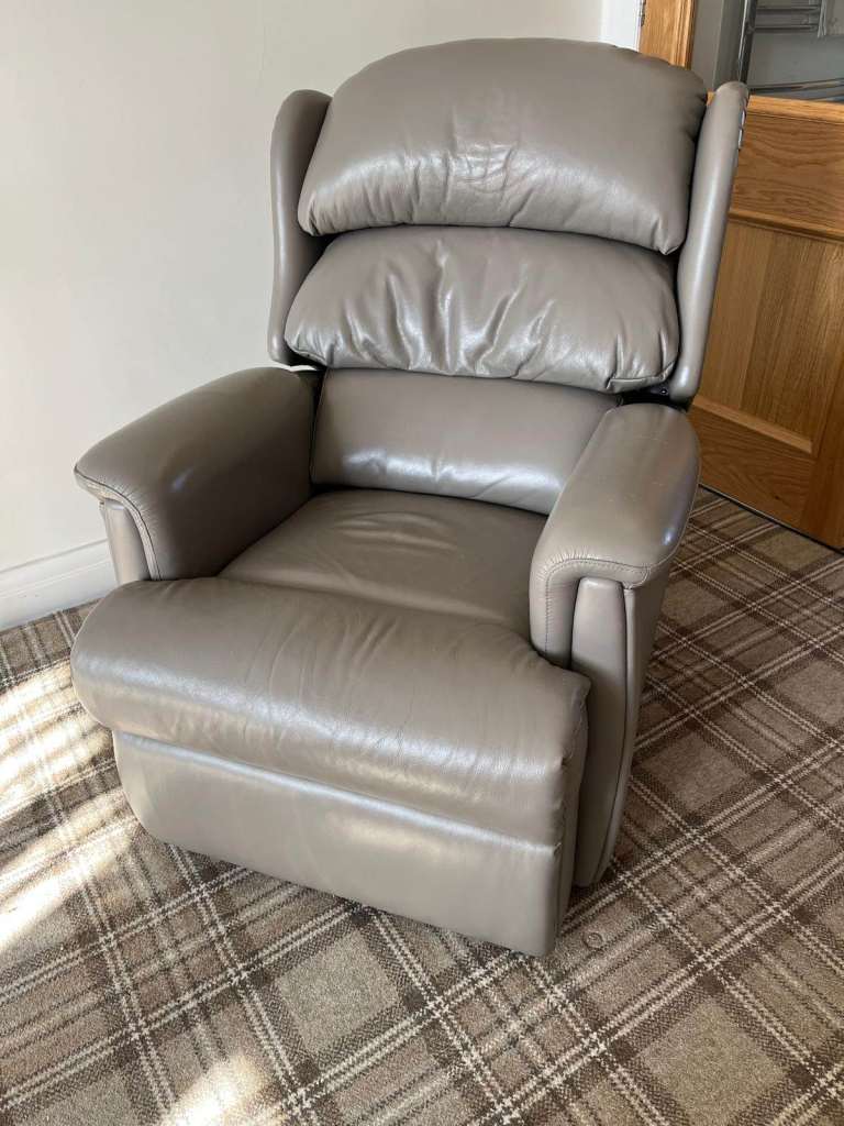 recliner riser chair in Leather by HSL aysgarth model