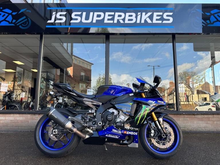 YAMAHA YZF R1 2015 - ROSSI REPLICA! ONLY 6220 MILES