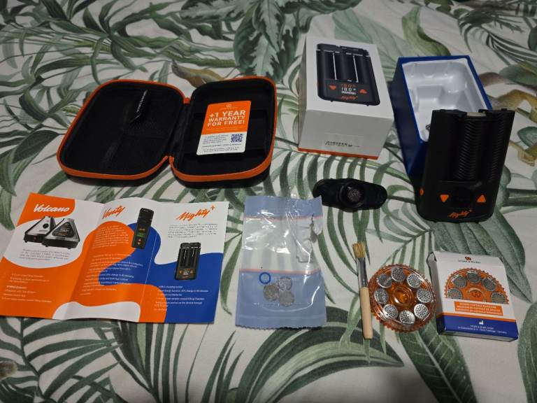 Mighty Plus Dry herb Vaporiser Storz Bickel With Case And mag. Aug 2025 version