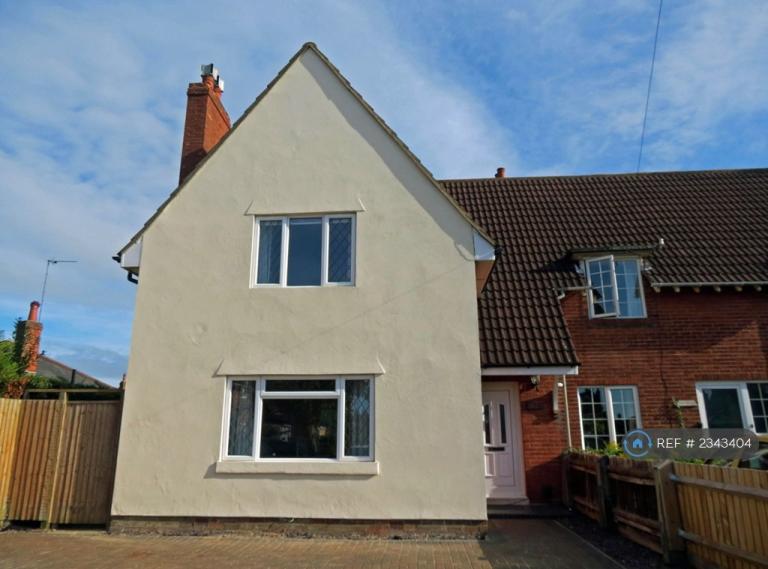 4 bedroom house in Brassey Road, Bournemouth, BH9 (4 bed) (#2343404)