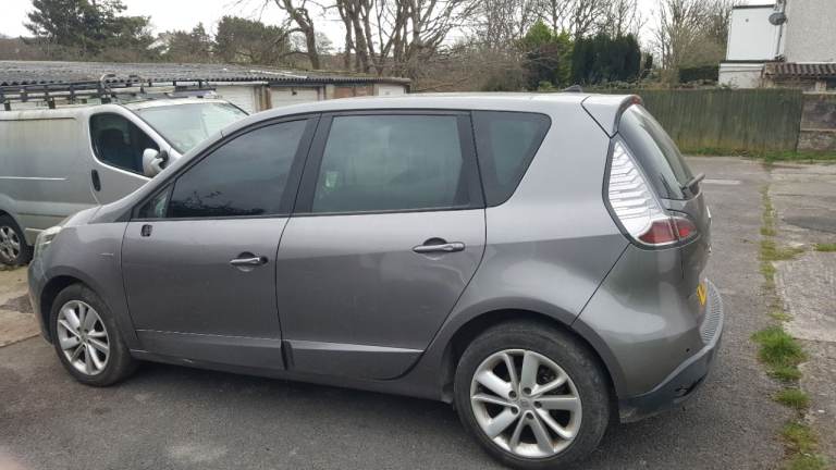 Breaking Renault scenic diesel 2014