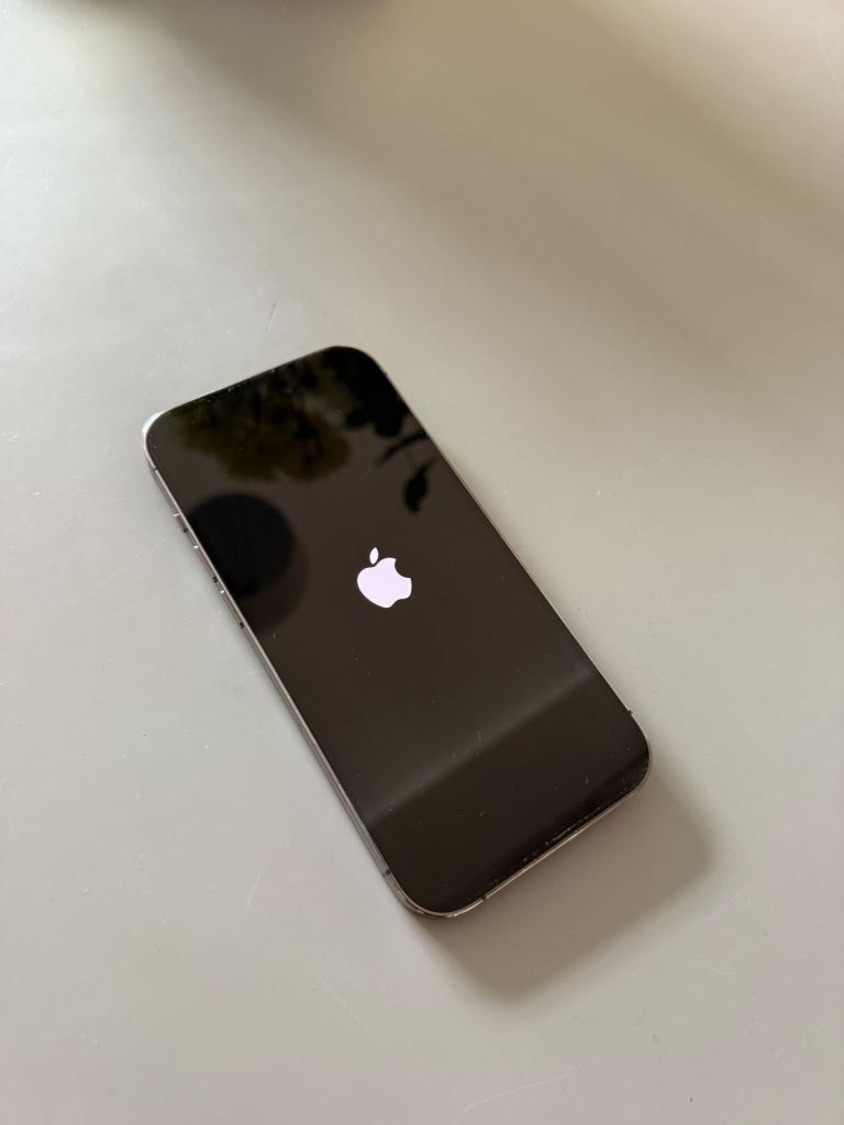 Phone 14 pro, violet 128 GB ( 84% battery) 