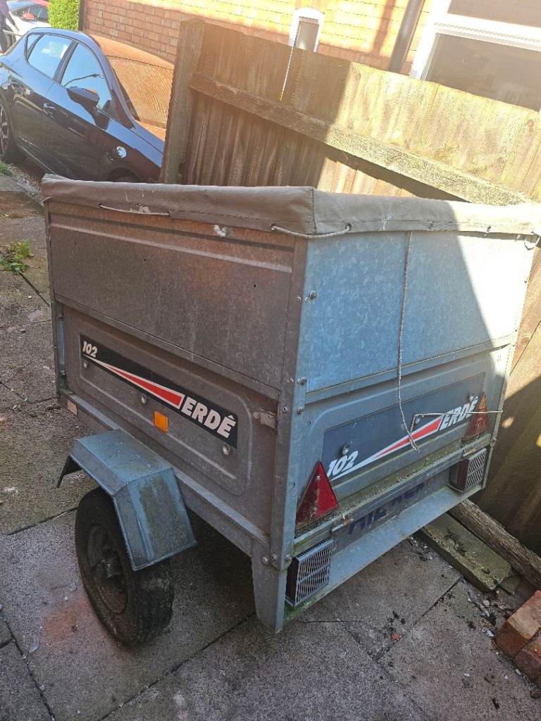 Trailer erde 102 higher sides and cover. 