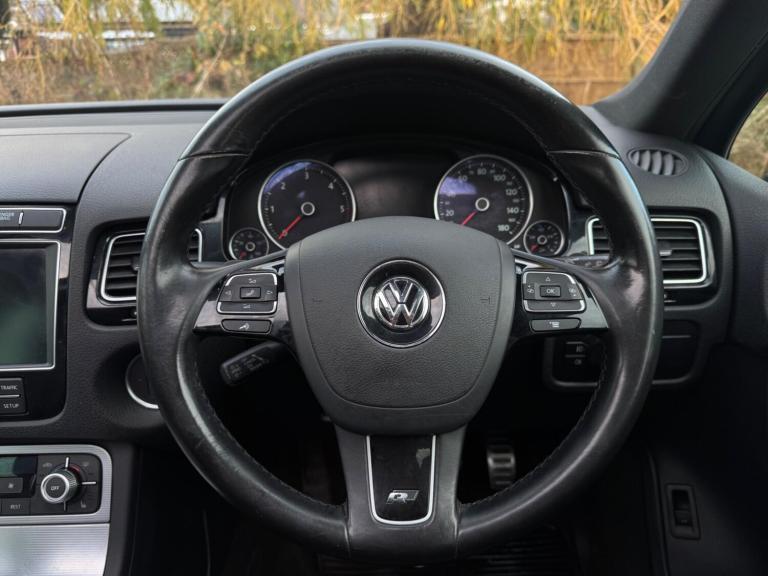 2016 Volkswagen Touareg 3.0 TDI V6 BlueMotion Tech R-Line Tiptronic 4WD Euro 6 (s/s) 5dr ESTATE D...