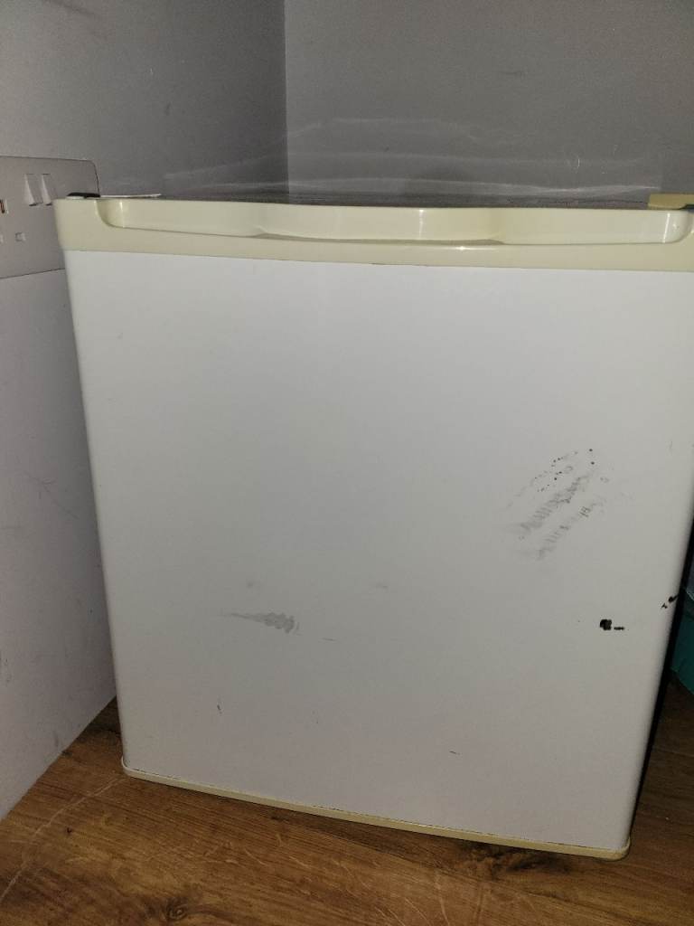 Small White Freestanding Fridge – Fair Condition