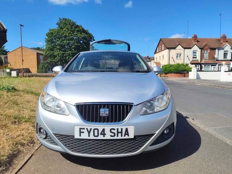 SEAT IBIZA SILVER, Hatchback, 2010, Manual, 1390 (cc), 5 doors FSH 2 x Keys