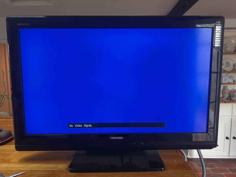 Toshiba 32” TV with remote 