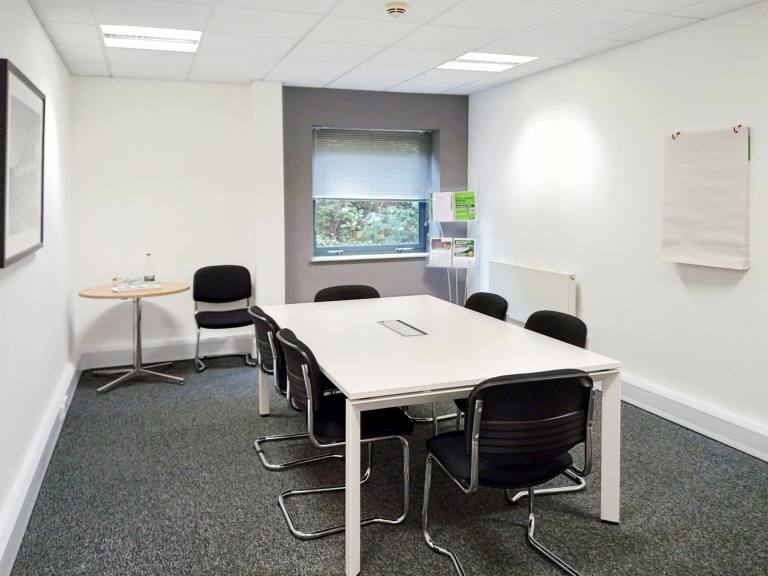 Evesham - WR11 1GP \ Flexible Office Space for 4 Workstations