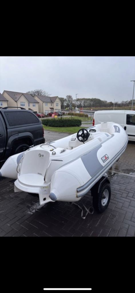 Avon 3.2m jet rib