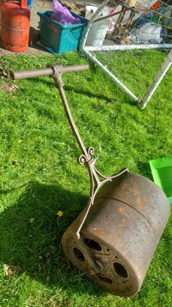 Grass roller 