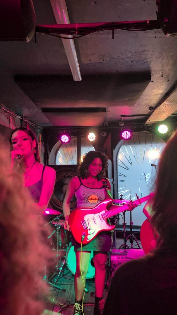 Lead or rhythm guitarist looking to join/start indie rock band