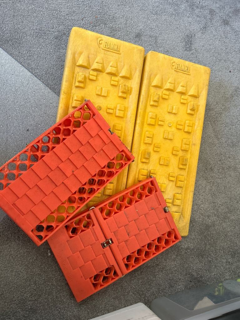 Levelling ramps