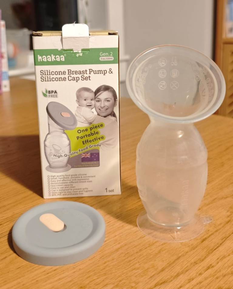Haaka breast pump with cap