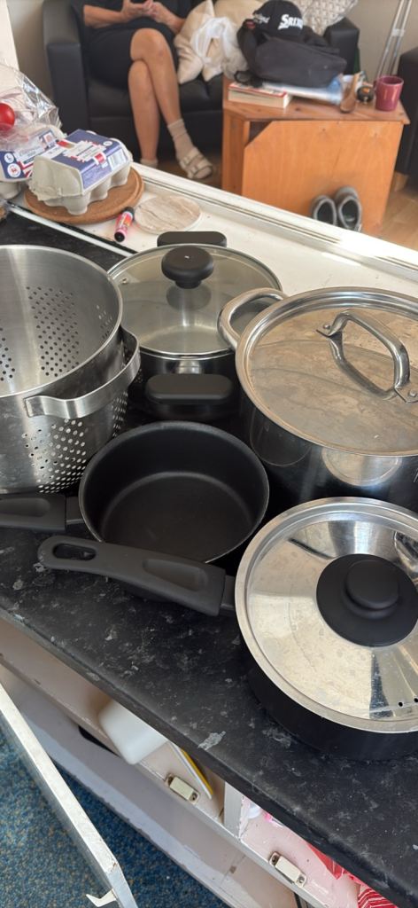 Student kitchen & BBQ Bundle: pots/dishes/glasses: all must go!!