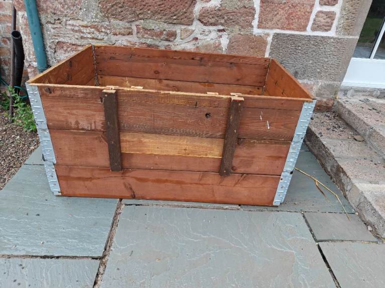 Wooden Whelping Pen