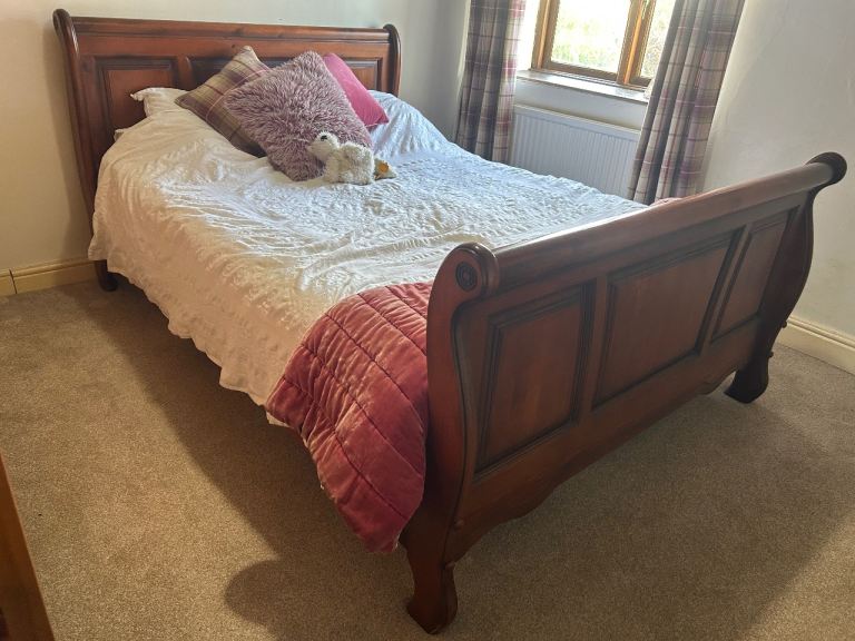 Kingsize oak bed 