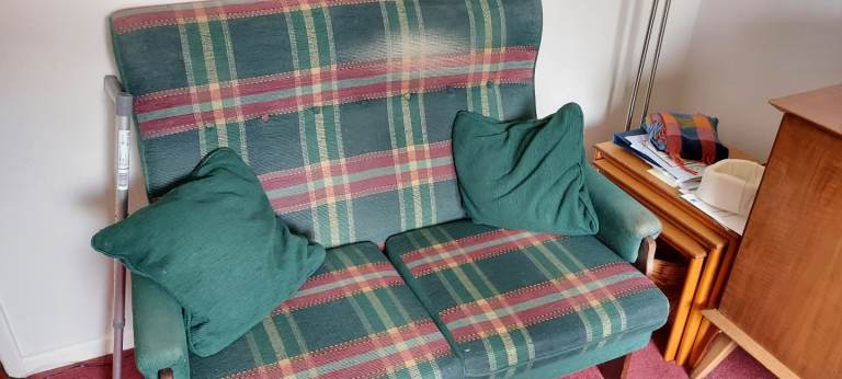 2-1-1 Green Plaid Fabric Two-Seater Sofa in Good Condition