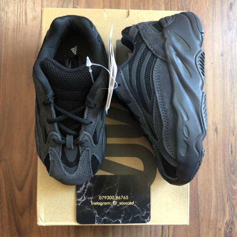 Adidas Kanye West Yeezy Boost 700 v2 Vanta Kids UK size 13.5k 