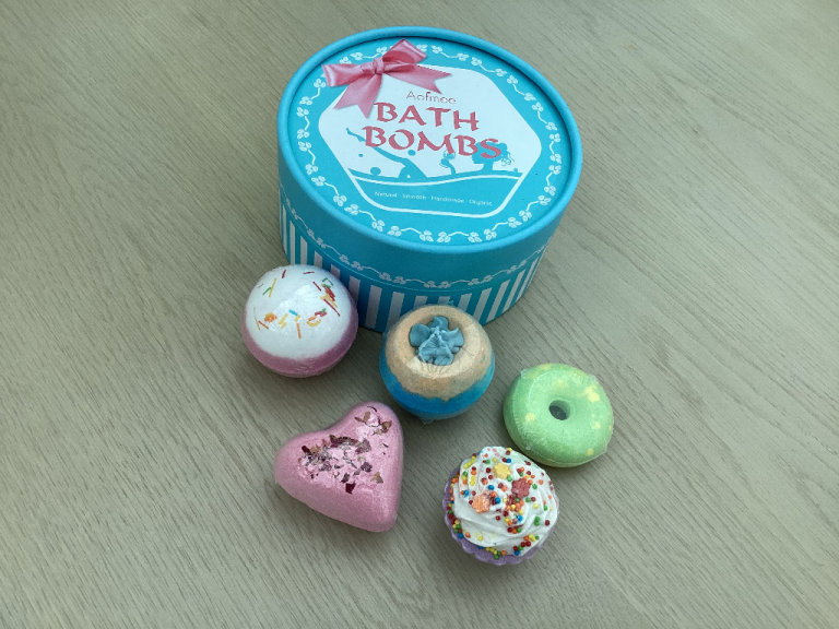 Aofmee Bath Bombs and Gift Box 