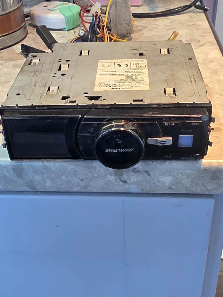 Alpine 1dx100 car media system 