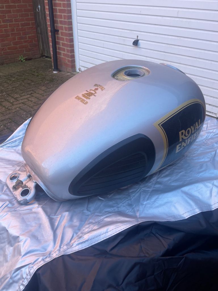 Royal Enfield Classic 500 petrol tank