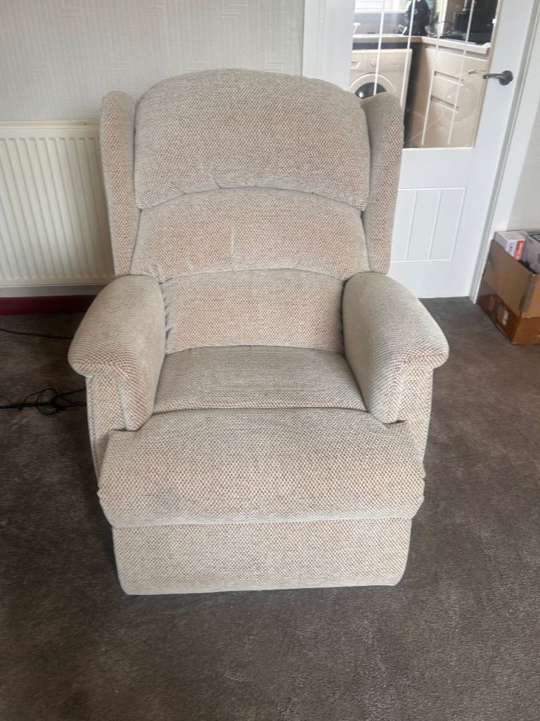 HSL Riser/Recliner Super Petite Chair