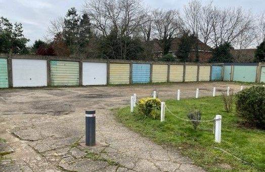 Secure lock-up garage to let with electric bollard, access24/7