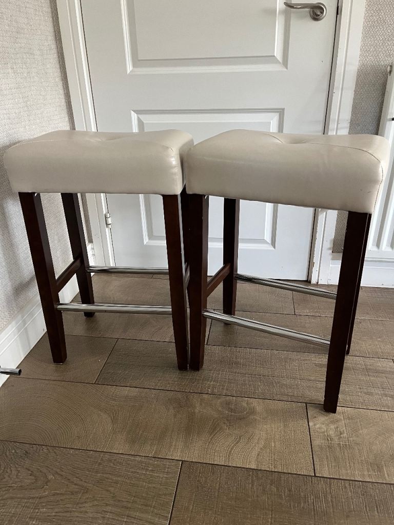 2 Kitchen Stools