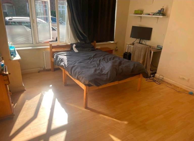 Spacious double room - Clapham South