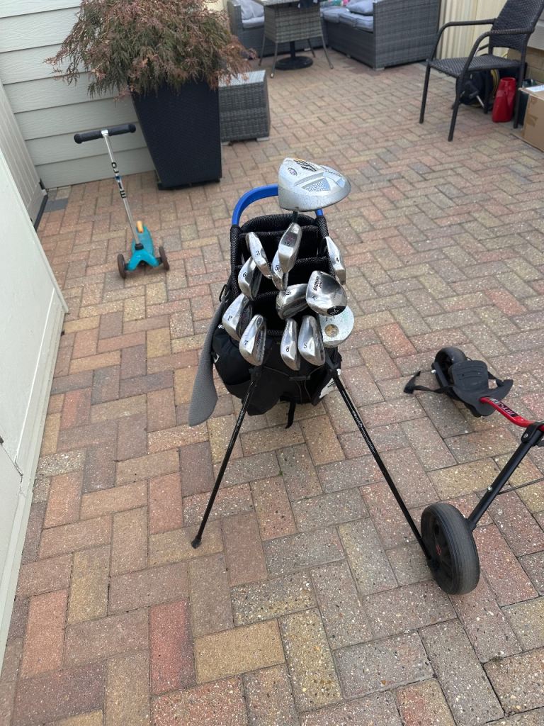 Golf set with trolley all in good condition 