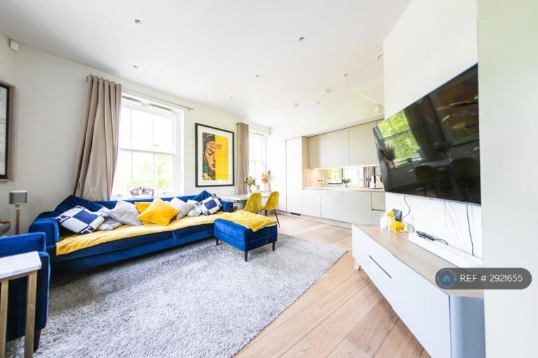 2 bedroom flat in Searcy House, London, SW11 (2 bed) (#2921655)