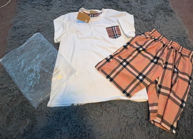 Men’s t shirts and short set Burberry 