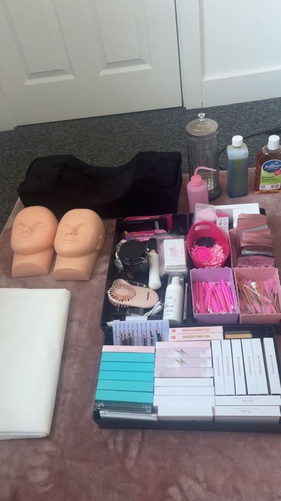 Eyelash extension kit 