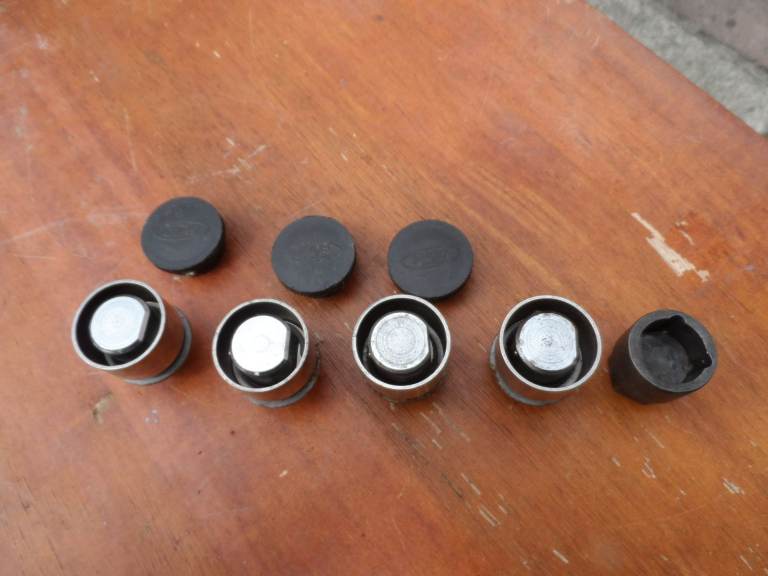 Ford  wheel lockin nuts