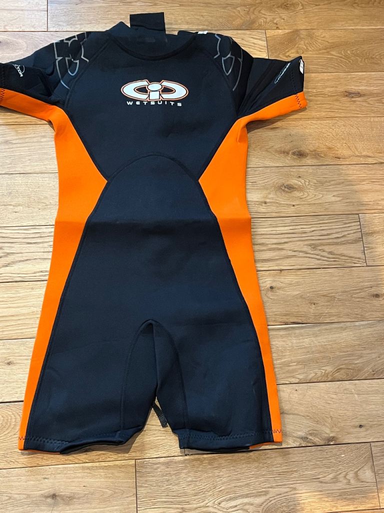 Kids wetsuit age 10/11 yrs TWF