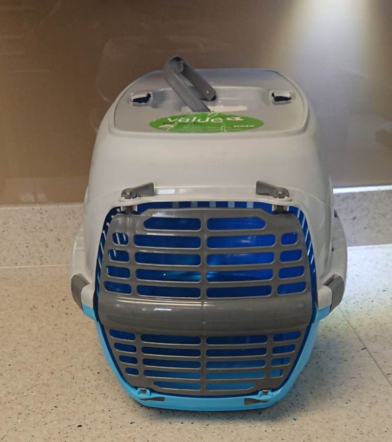 Pet carrier 