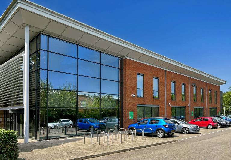 High Wycombe - HP14 3FE \ Flexible Office Space for 2 Workstations