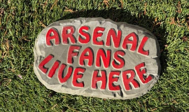 Arsenal Fans Live Here Garden Stone – Unique Football Decor