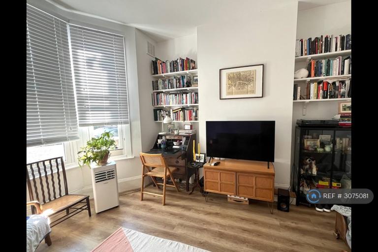 1 bedroom flat in Bonfield Road, London, SE13 (1 bed) (#3075081)