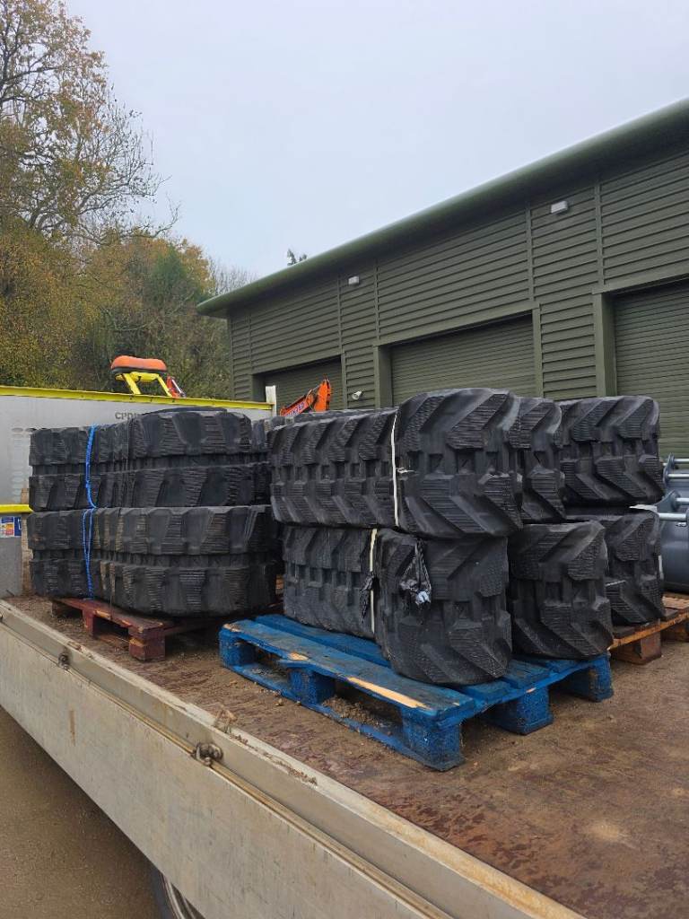 Brand new rubber tracks 