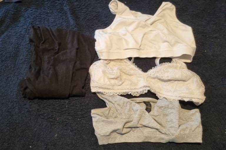 Maternity leggings & breastfeeding bras