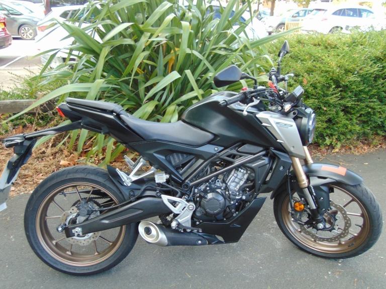 Honda CBF125NA-M CB125 2021 low miles splendid learner naked modern retro bike