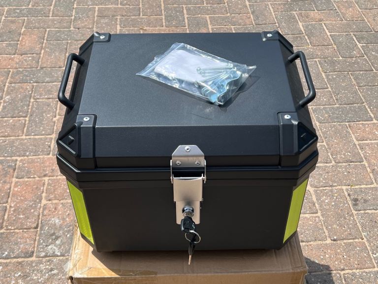 Universal Black Top Box. 2 keys Unused.
