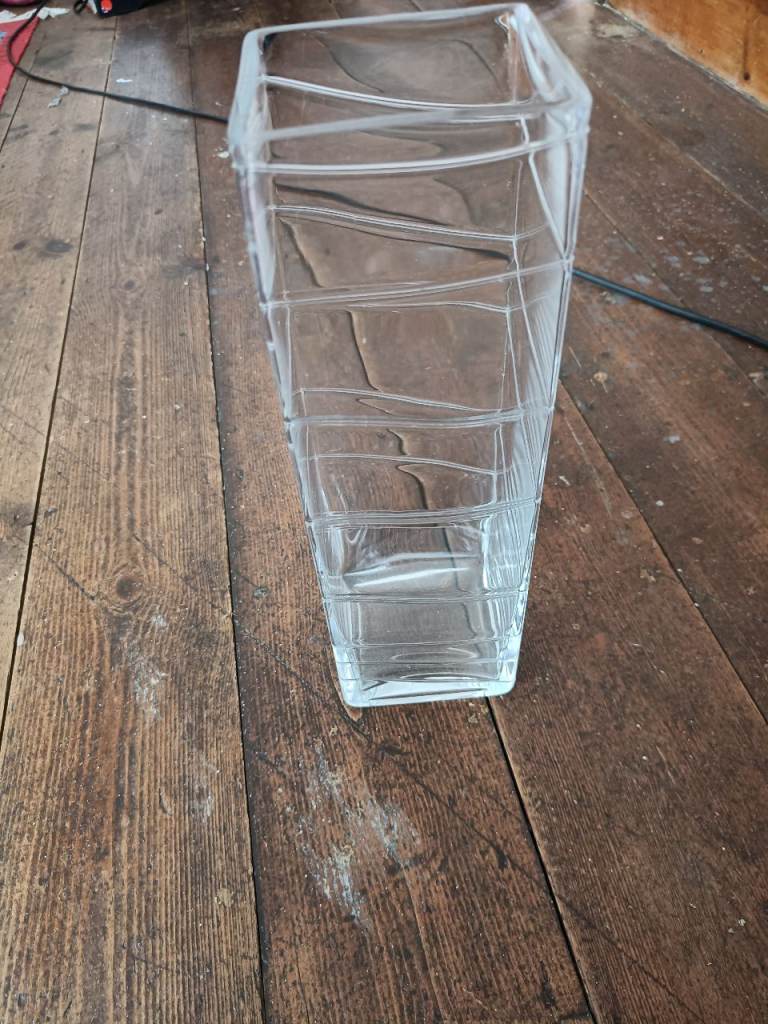 Vase (glass)