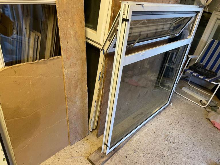 H 111 x W 112 cm - ALUMINIUM DOUBLE GLAZED WINDOW - CLEAR GLASS (REF: MJ260)