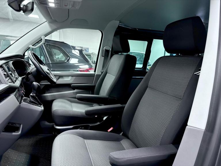 2022 Volkswagen Transporter 2.0 BiTDI T32 Highline Kombi DSG FWD SWB Euro 6 (s/s) 5dr WINDOW VAN ...