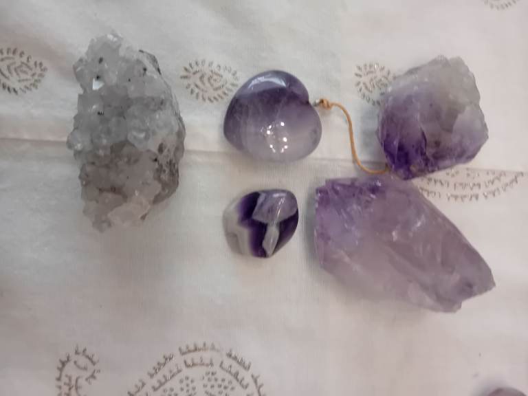 6 Amethyst pieces.