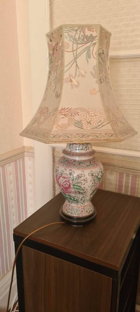 Chinese Style Porcelain Table Lamp – Floral Design