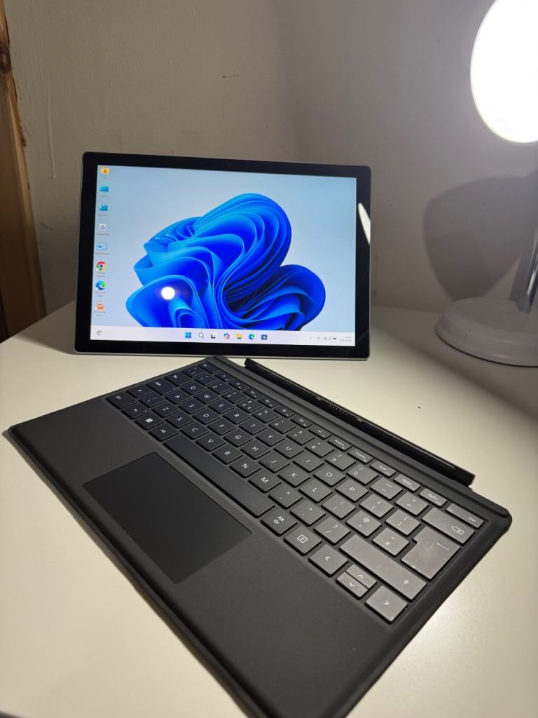 Microsoft Surface Pro 7+ i7-1165G7 16GB 512GB SSD Win 11 Pro Touch + Keyboard